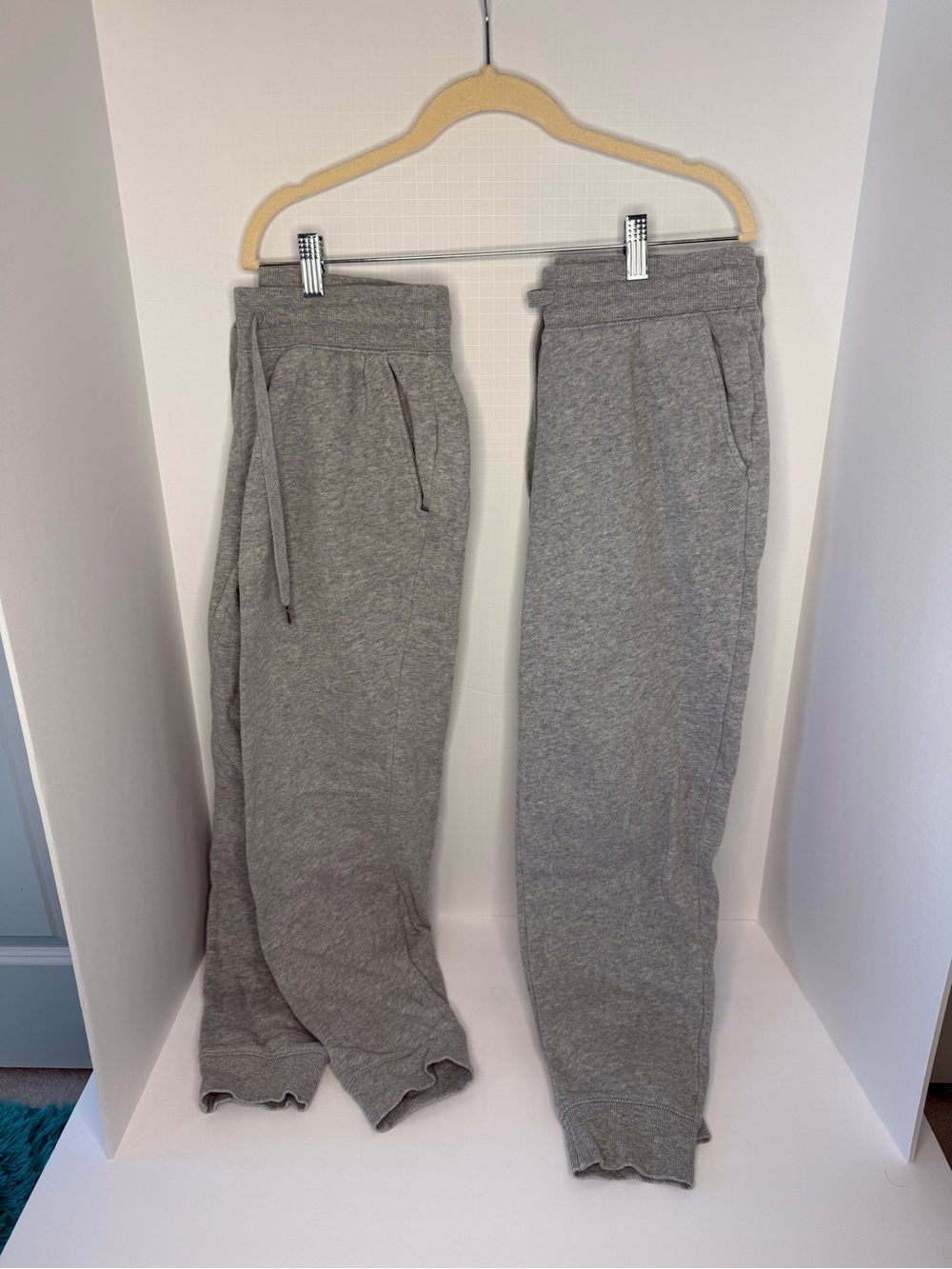 2 Old Navy Mid-Rise Vintage Street Jogger Heather Gray Womens Pants X-SMALL EUC